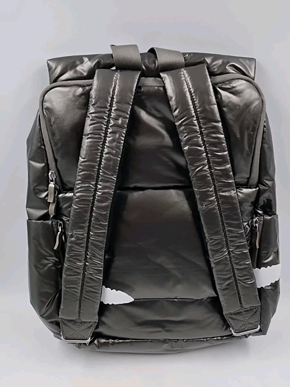 Baggallini Metallic Gunmetal Gray Go To Laptop Flap Backpack NWT 🤩 - Picture 2 of 5